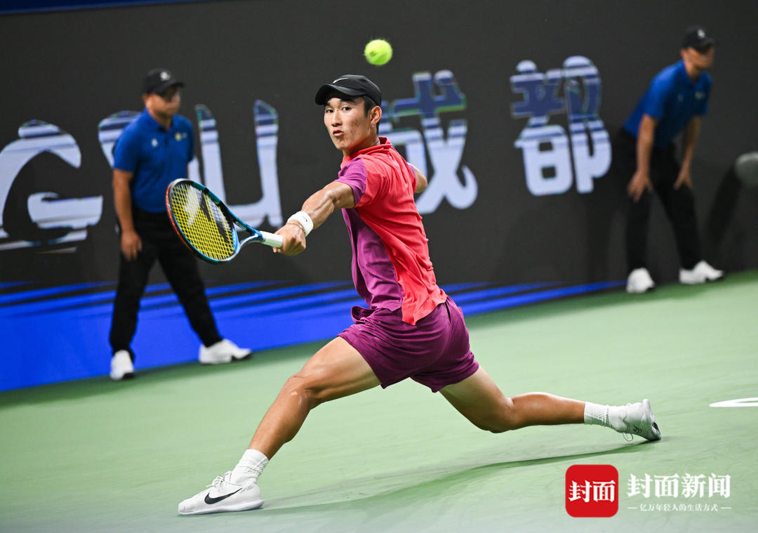 年轻男性陷 年轻男性陷