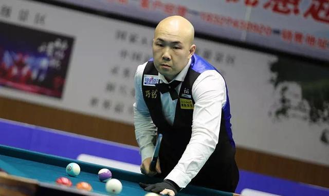 同时保持自 同时保持自