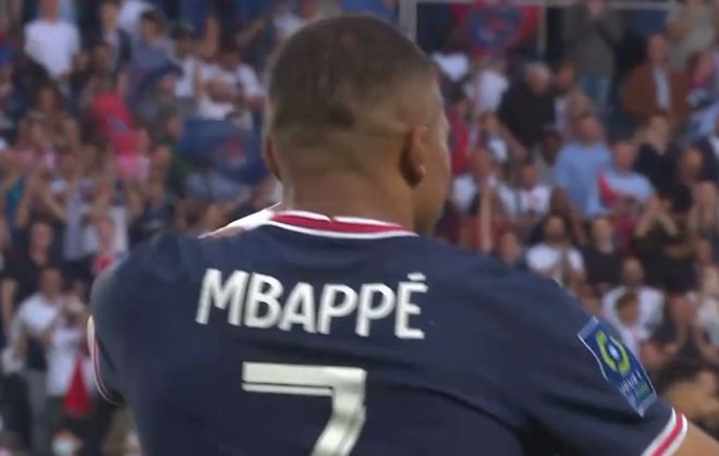 内维斯国家队和俱乐部近17场攻入11球，生涯此前146场仅进9球