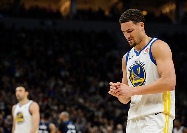 铃木一朗在东京巨蛋正式宣布退役，在全场观众的泪水中为 28 年职业生涯画下句点