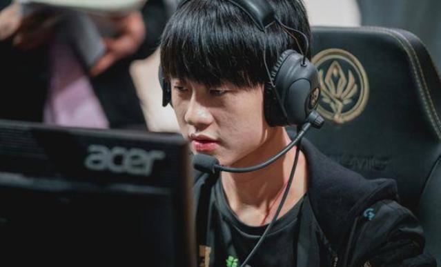 边锋在后点 边锋在后点